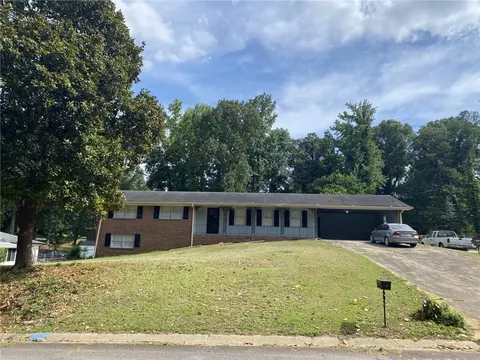 2709 Woodfen Dr, Ellenwood, GA 30294