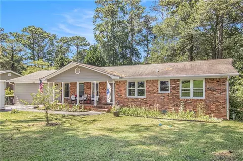 92 Robinhood Dr, Newnan, GA 30263
