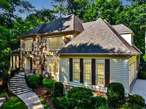 1570 Misty Oaks Dr, Atlanta, GA 30350