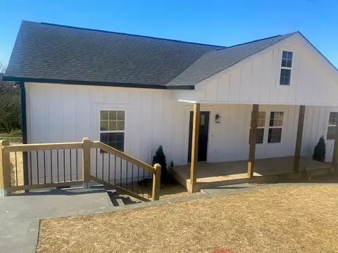 107 Yarbrough St, Calhoun, GA 30701