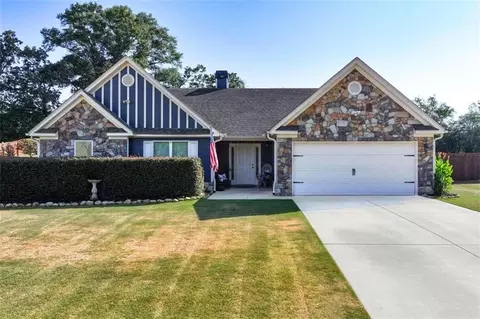 332 Cambridge Farms Dr, Hoschton, GA 30548