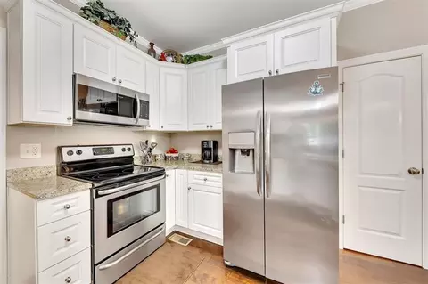 Kitchen - 870 Harvey Fields Dr, Canton, GA 30114 photo 5 of 9