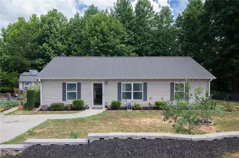 126 Maid Marian Cir, Murrayville, GA 30564