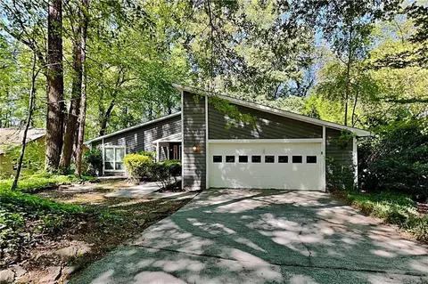 10050 Lake Forest Way, Roswell, GA 30076