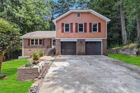 4428 Huntshire Dr, Stone Mountain, GA 30083