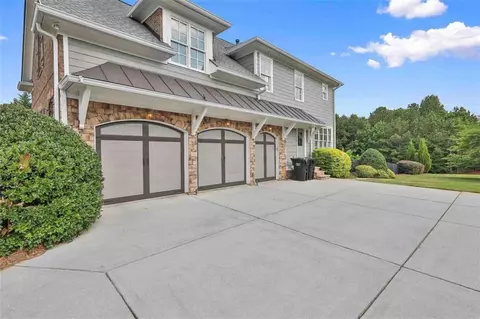 Exterior - 235 Maple Shade Dr, Tyrone, GA 30290 photo 4 of 26