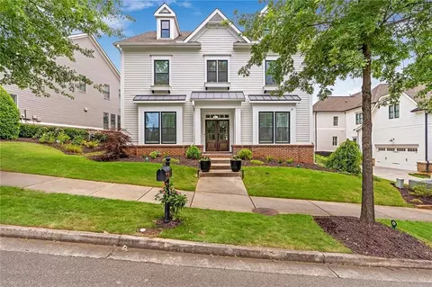 692 Dunbrody Dr, Alpharetta, GA 30004