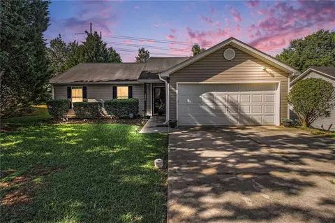 3350 Homeward Trl, Ellenwood, GA 30294