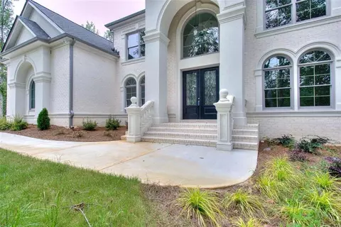 2016 Fontainbleau Dr, Conyers, GA 30094