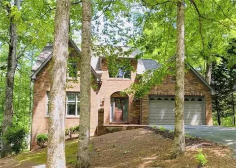 55 Foxwood Dr, Cleveland, GA 30528