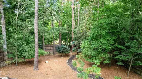 122 Riverview Dr, Suwanee, GA 30024 photo 4