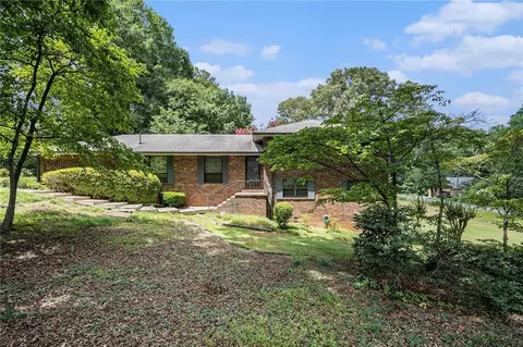 210 Lunie Dr SW, Mableton, GA 30126