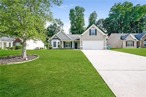 215 Sandstone Dr, Hampton, GA 30228 photo 2