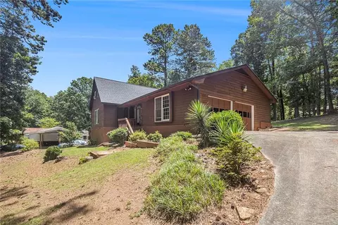 1911 Pueblo Dr, Jonesboro, GA 30236