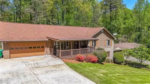 5781 Rollingwood Dr SW, Stone Mountain, GA 30087