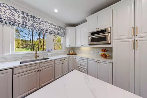 Kitchen - 305 Ranchette Rd, Milton, GA 30004 photo 6 of 6