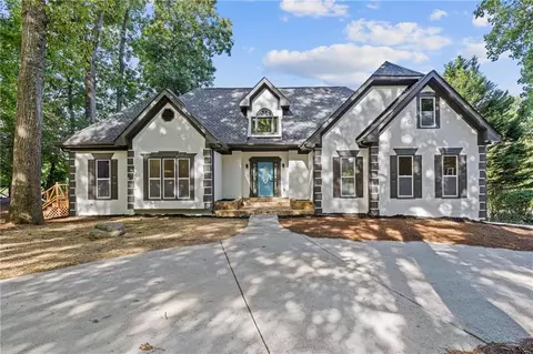 7367 Waters Edge Dr, Stone Mountain, GA 30087