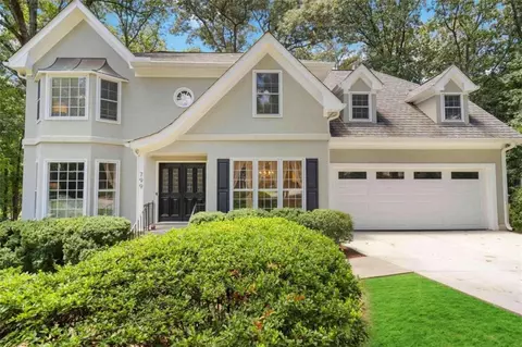 799 Valbrook Ct, Lilburn, GA 30047