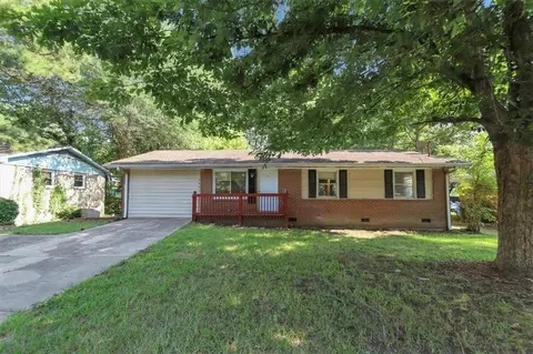 2825 Middleburg Dr, College Park, GA 30349