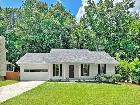 210 Barrington Dr E, Roswell, GA 30076