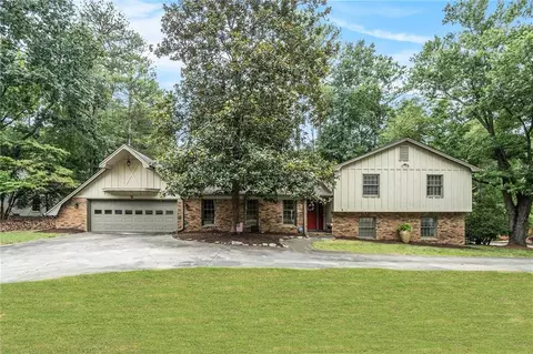 5 Pine Island Ct, Roswell, GA 30076