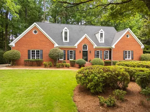 880 Raleigh Ct SW, Marietta, GA 30064