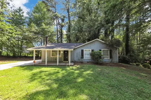 8427 N Pond Ct, Riverdale, GA 30274
