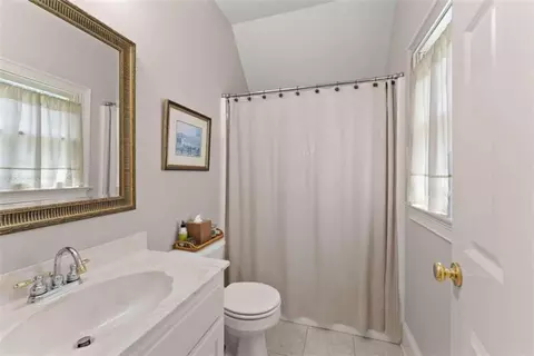 Bath - 909 Deer Chase Rd, Toccoa, GA 30577 photo 6 of 9