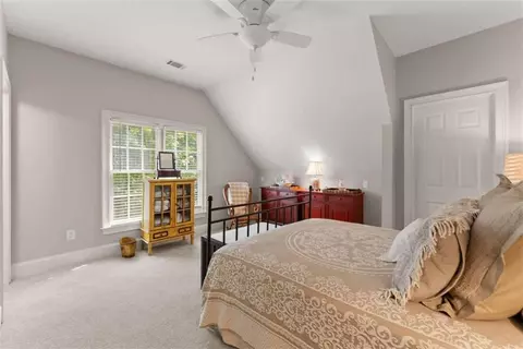 Bedroom - 909 Deer Chase Rd, Toccoa, GA 30577 photo 5 of 14