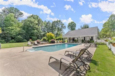 Exterior - 909 Deer Chase Rd, Toccoa, GA 30577 photo 4 of 28