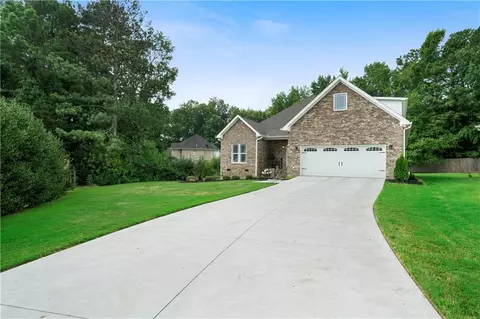 1915 Tara Pl, Dalton, GA 30720