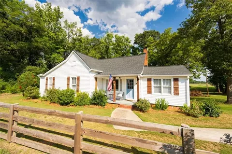 1210 Old Bishop Rd, Bishop, GA 30621