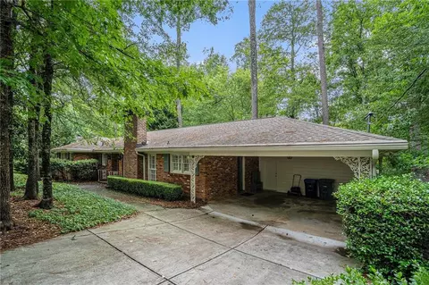 233 Skyland Dr, Roswell, GA 30075