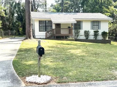 957 Rock Oak Ln, Lawrenceville, GA 30046
