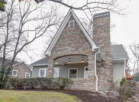 1095 Davis Cir NW, Atlanta, GA 30318