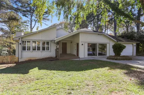 2633 Windridge Dr, Acworth, GA 30102