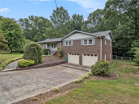 5008 Lakemont Dr, Douglasville, GA 30135