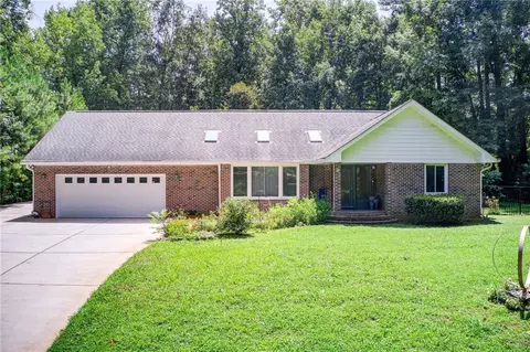 495 Carriage Dr, Atlanta, GA 30328