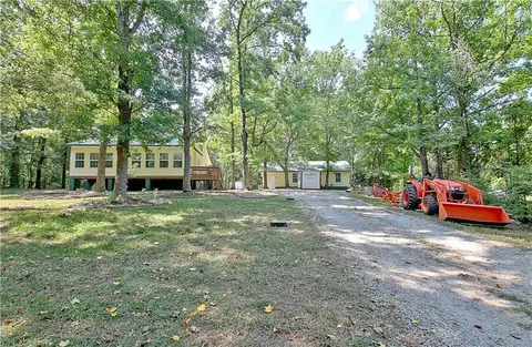Exterior - 303 Rocky Creek Rd, Hampton, GA 30228 photo 6 of 31