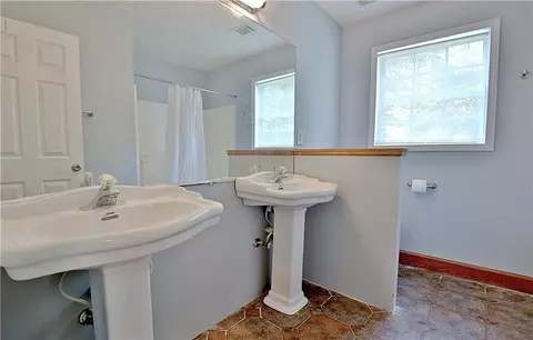 Bath - 303 Rocky Creek Rd, Hampton, GA 30228 photo 6 of 7