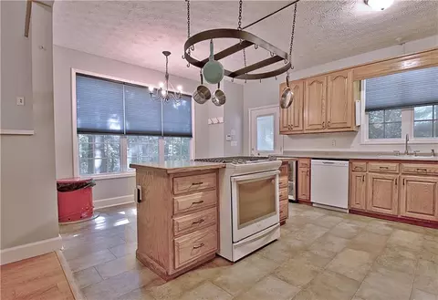 Kitchen - 303 Rocky Creek Rd, Hampton, GA 30228 photo 2 of 6