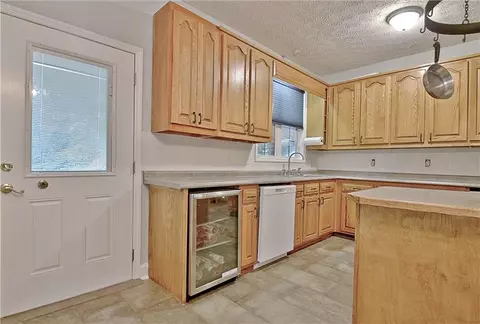 Kitchen - 303 Rocky Creek Rd, Hampton, GA 30228 photo 6 of 6