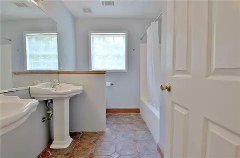 Bath - 303 Rocky Creek Rd, Hampton, GA 30228 photo 5 of 7
