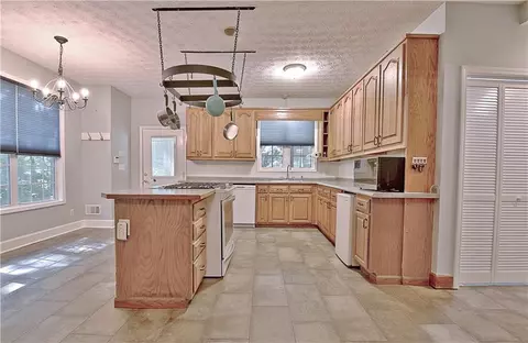 Kitchen - 303 Rocky Creek Rd, Hampton, GA 30228 photo 1 of 6