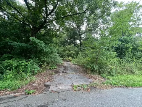 71 Floral Dr SE, Cartersville, GA 30121