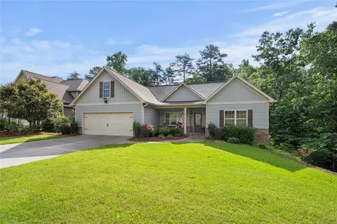 2724 Waters Edge Dr, Gainesville, GA 30504