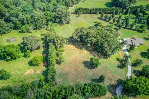 6177 Old Pendergrass Rd, Jefferson, GA 30549