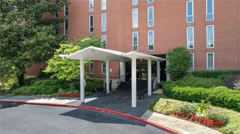 3060 Pharr Court North NW #221, Atlanta, GA 30305