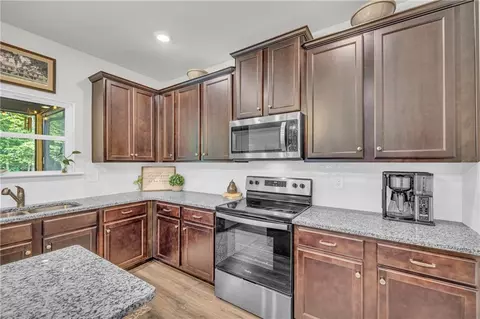 Kitchen - 241 Quail Forest Cir, Toccoa, GA 30577 photo 4 of 7