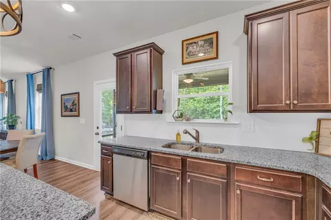 Kitchen - 241 Quail Forest Cir, Toccoa, GA 30577 photo 6 of 7